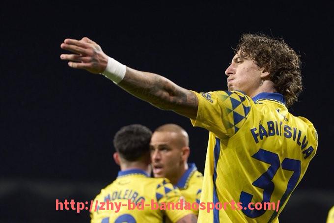 半岛体育-莱斯特城队中现役的日本球员及其在英超的表现