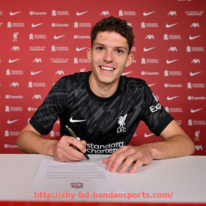 半岛体育-英超球员减肥训练及体能管理科学方法探讨